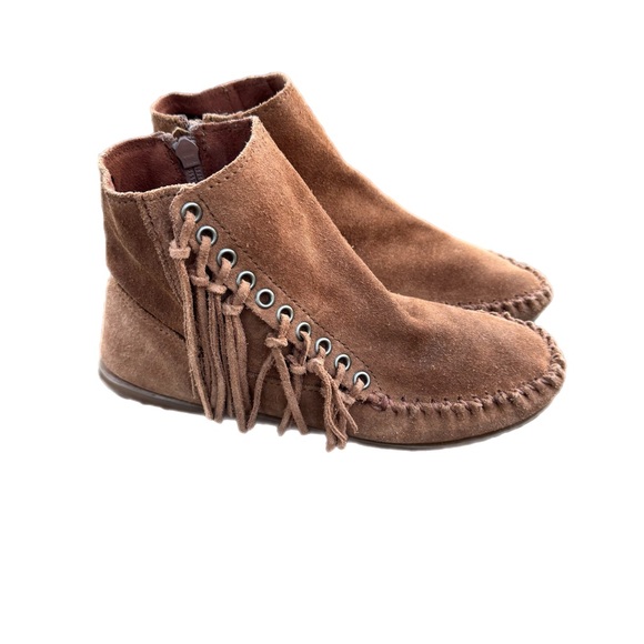 Minnetonka Womens Size 5.5 Dusty Brown Ankle Leather Moccasin Boots Side Fringe - Picture 3 of 13